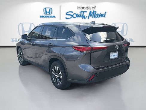 Used 2021 Toyota Highlander XLE FWD image 5
