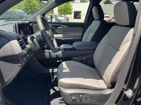 New 2025 Chevrolet Traverse LT w/ Driver Confidence Package FWD image 19