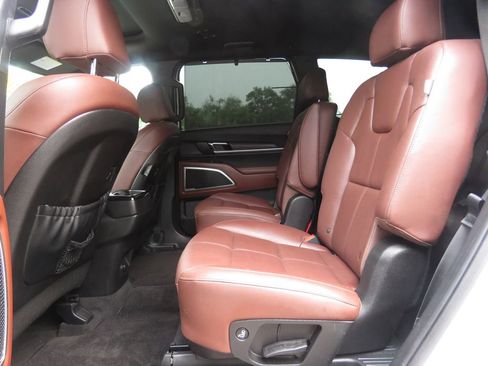 Used 2023 Kia Telluride EX w/ EX Captain's Chair Package AWD/4WD image 21