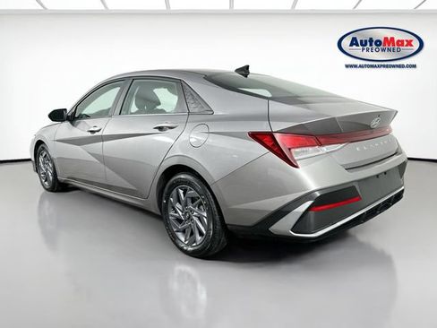 Used 2024 Hyundai Elantra SEL FWD image 5