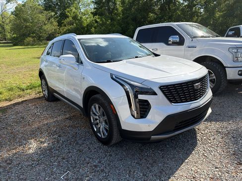 Used 2021 Cadillac XT4 Premium Luxury image 3