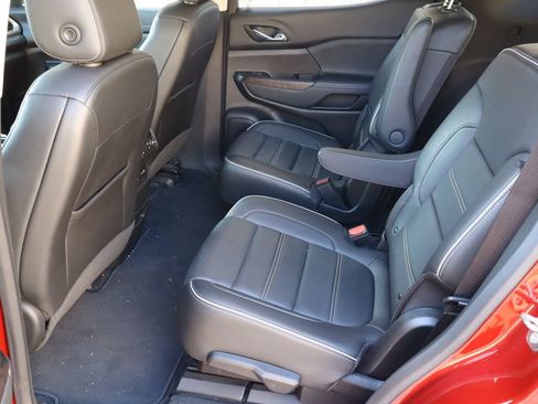 Used 2023 GMC Acadia Denali w/ Denali Ultimate Package FWD image 5