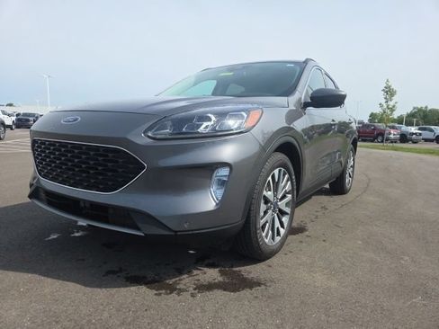 Used 2022 Ford Escape Titanium AWD/4WD image 2