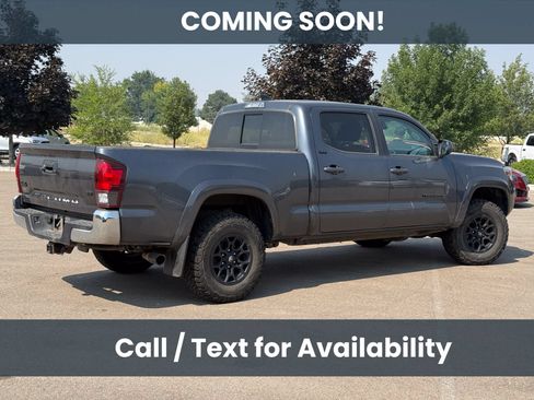 Used 2022 Toyota Tacoma SR5 w/ Black Out Package (TMS) AWD/4WD image 7