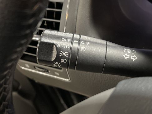 Used 2017 Nissan Armada Platinum w/ Interior Lighting Package image 22