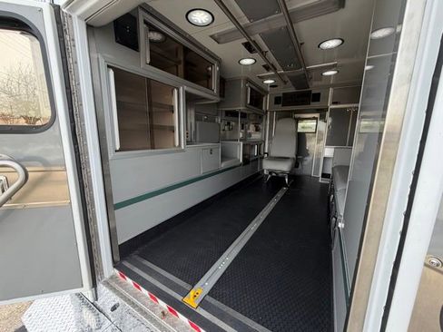 New 2026 Ford E-450 and Econoline 450 Super Duty w/ Ambulance Prep Package RWD image 7