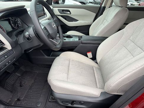 Used 2025 Nissan Rogue SV FWD image 15