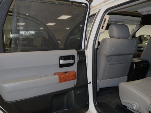 Used 2020 Toyota Sequoia Platinum image 89
