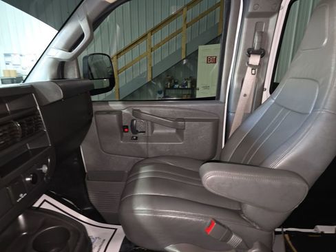 Used 2020 GMC Savana 2500 Extended w/ Communications Package image 11