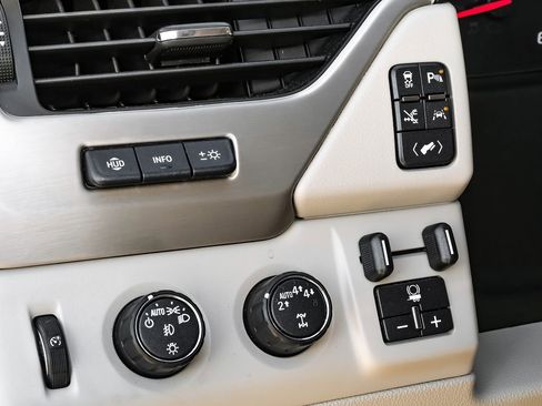 Used 2020 GMC Yukon Denali w/ Denali Ultimate Package image 22