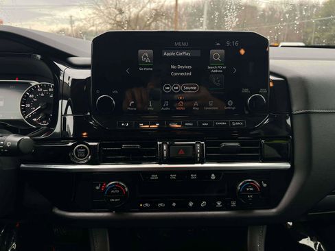 Used 2023 Nissan Pathfinder SL w/ Black Appearance Package image 27