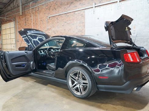 Used 2010 Ford Mustang Shelby GT500 RWD image 27