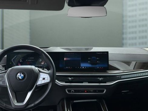 Used 2025 BMW X7 xDrive40i w/ Premium Package AWD/4WD image 21