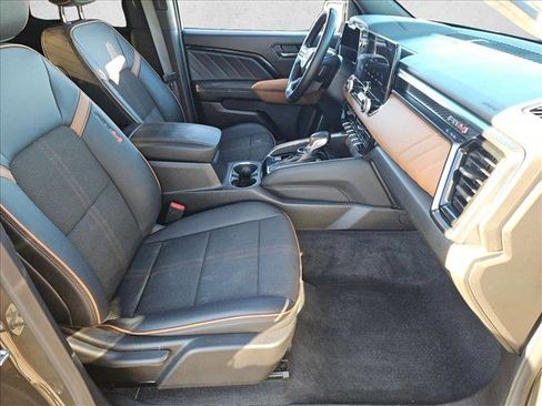 Used 2024 GMC Canyon AT4 image 21