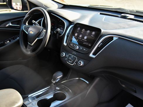Used 2022 Chevrolet Malibu LS FWD image 37