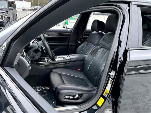 Used 2020 BMW 745e xDrive image 7