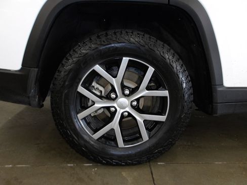 Used 2023 Jeep Grand Cherokee L Limited w/ Luxury Tech Group II AWD/4WD image 21