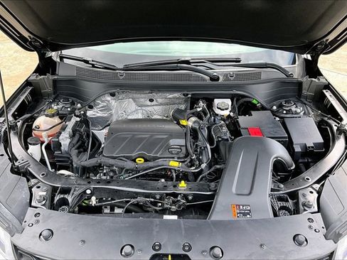 Used 2025 Chevrolet Trax LT FWD image 11
