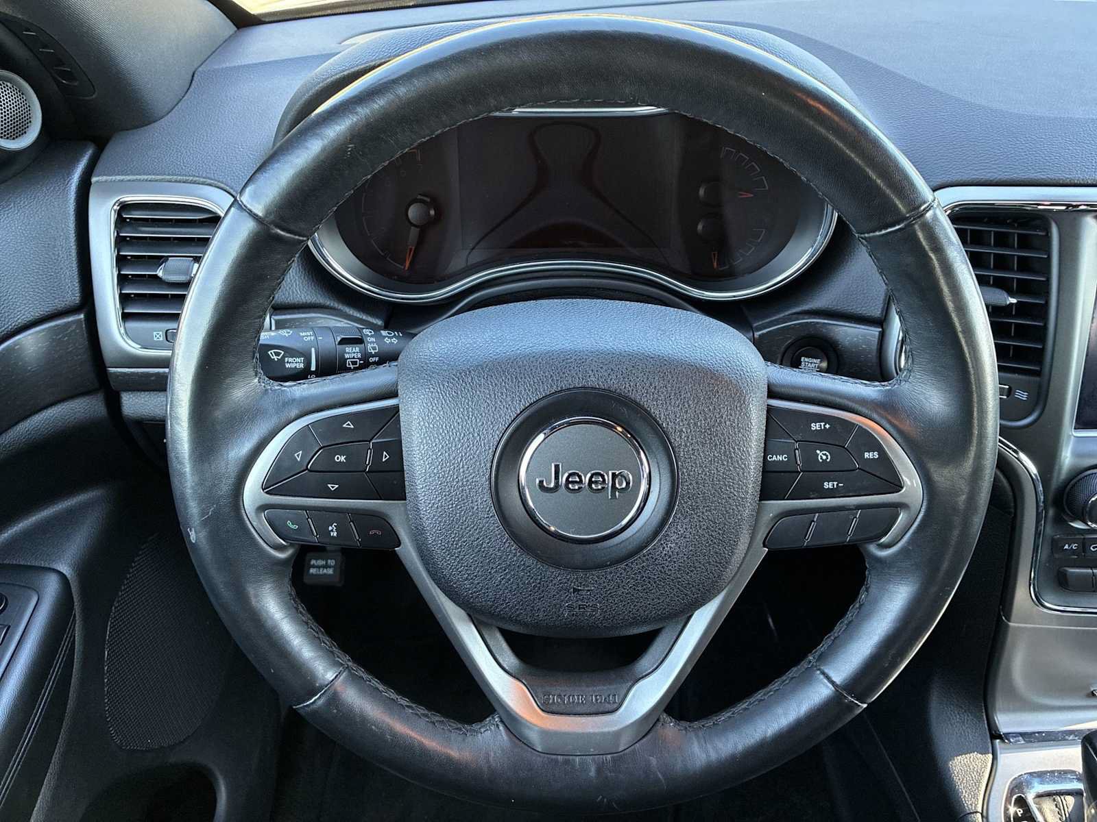 Used 2018 Jeep Grand Cherokee Altitude AWD/4WD image 11