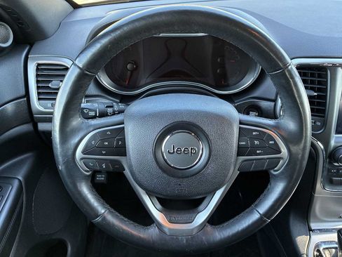 Used 2018 Jeep Grand Cherokee Altitude AWD/4WD image 11
