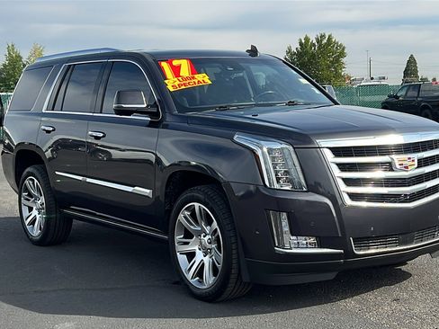 Used 2017 Cadillac Escalade Premium Luxury image 3