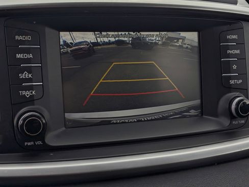 Used 2019 Kia Sorento FWD image 11