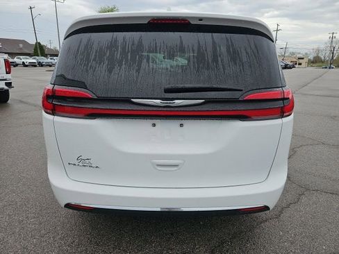 Used 2022 Chrysler Pacifica Touring-L FWD image 7