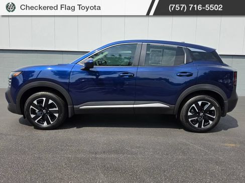 Used 2025 Nissan Kicks SV AWD/4WD image 2