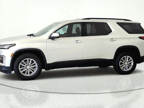 Used 2022 Chevrolet Traverse LT FWD image 3