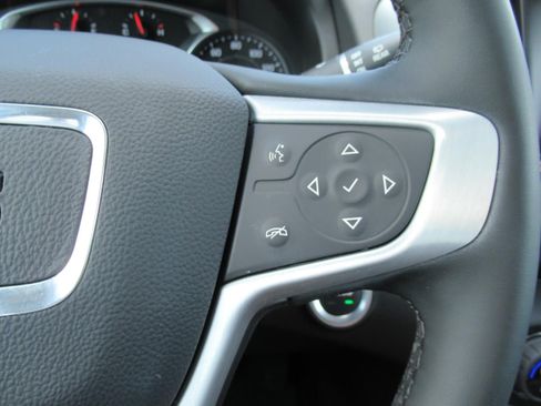 Used 2024 GMC Terrain SLT w/ Tech Package FWD image 22