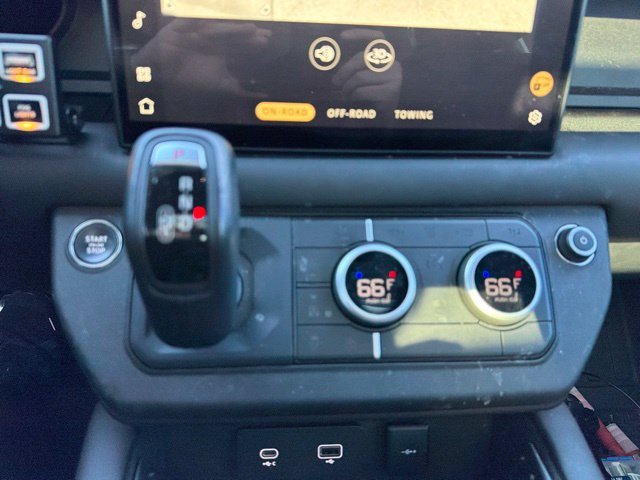 Used 2023 Land Rover Defender 90 V8 AWD/4WD image 21