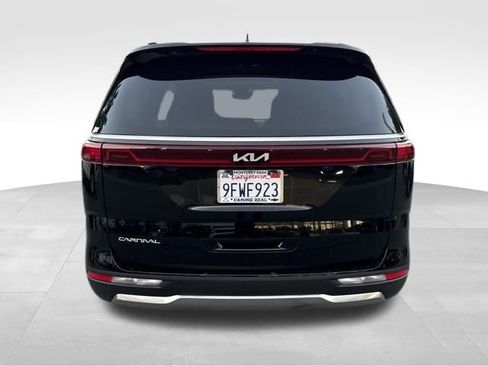 Used 2024 Kia Carnival SX Prestige image 4