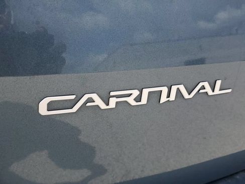 Used 2024 Kia Carnival EX FWD image 6