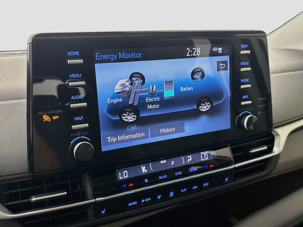 Used 2022 Toyota Sienna XLE FWD image 16