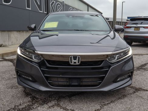 Used 2018 Honda Accord Sport image 2