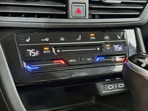 Used 2025 Volkswagen Jetta SE FWD image 23
