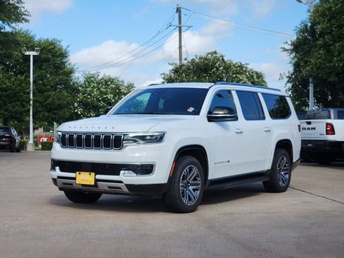 Certified 2024 Jeep Wagoneer L Series II RWD image 3