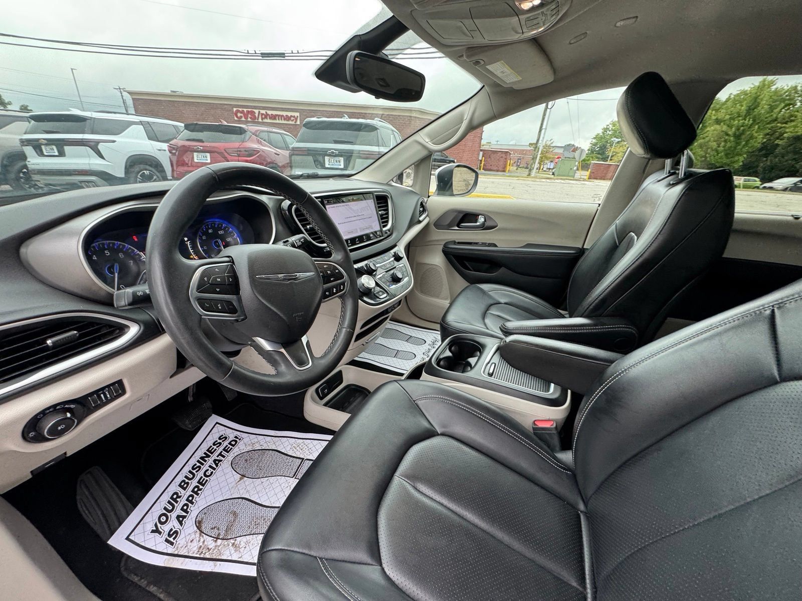 Used 2023 Chrysler Pacifica Touring-L FWD image 15