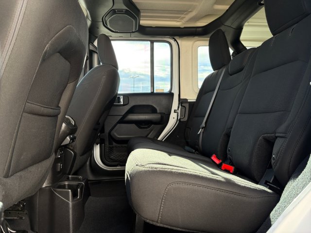 Used 2019 Jeep Wrangler Unlimited Sahara w/ Safety Group AWD/4WD image 17