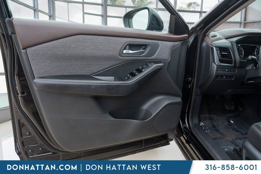 Used 2023 Nissan Rogue SV FWD image 12
