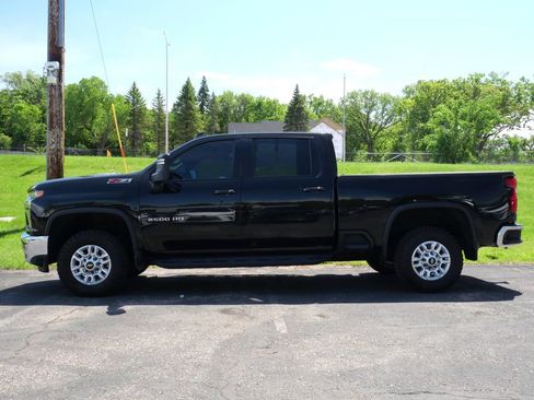 Used 2022 Chevrolet Silverado 2500 LT w/ Convenience Package AWD/4WD image 4