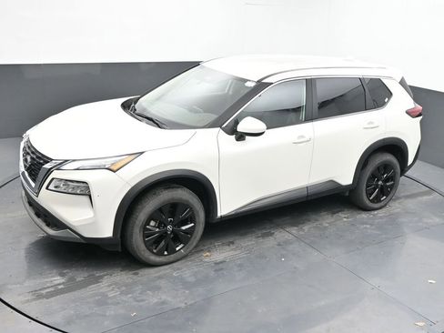 Used 2023 Nissan Rogue SV image 39