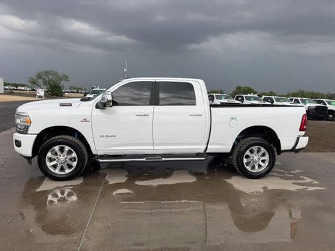 Used 2023 RAM 2500 Laramie AWD/4WD image 2