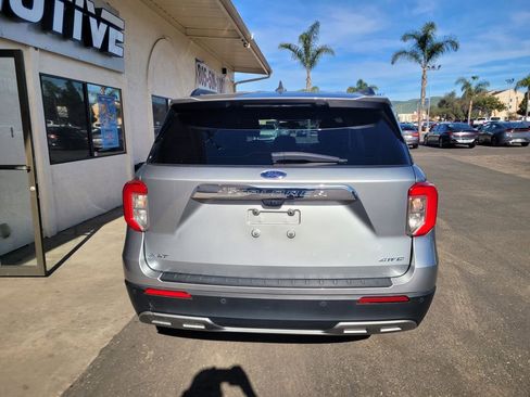 Used 2023 Ford Explorer XLT w/ Equipment Group 202A image 4