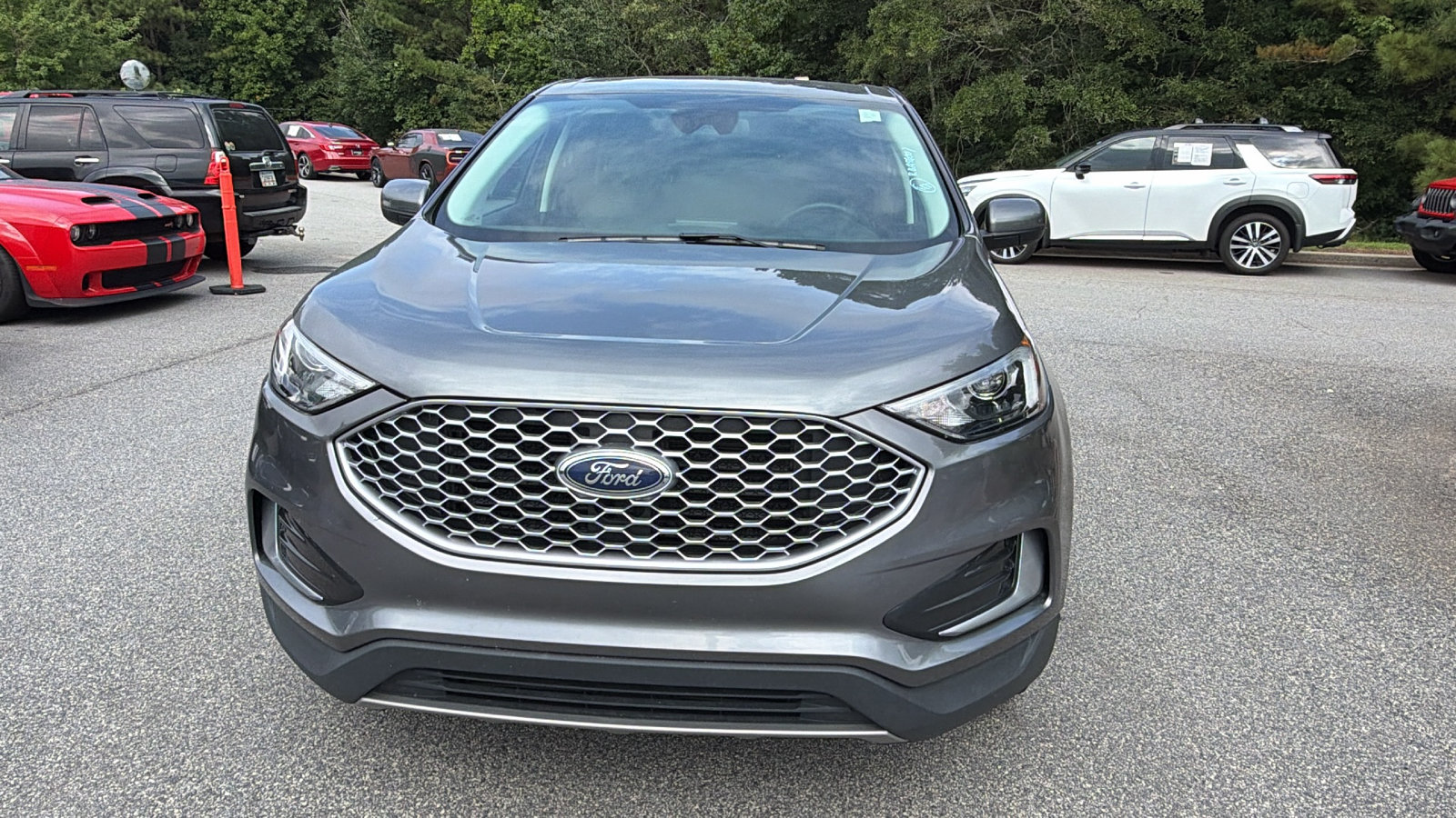 Used 2024 Ford Edge SEL AWD/4WD image 3