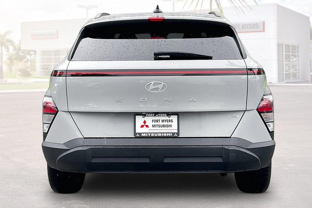 Used 2025 Hyundai Kona SEL AWD/4WD image 16