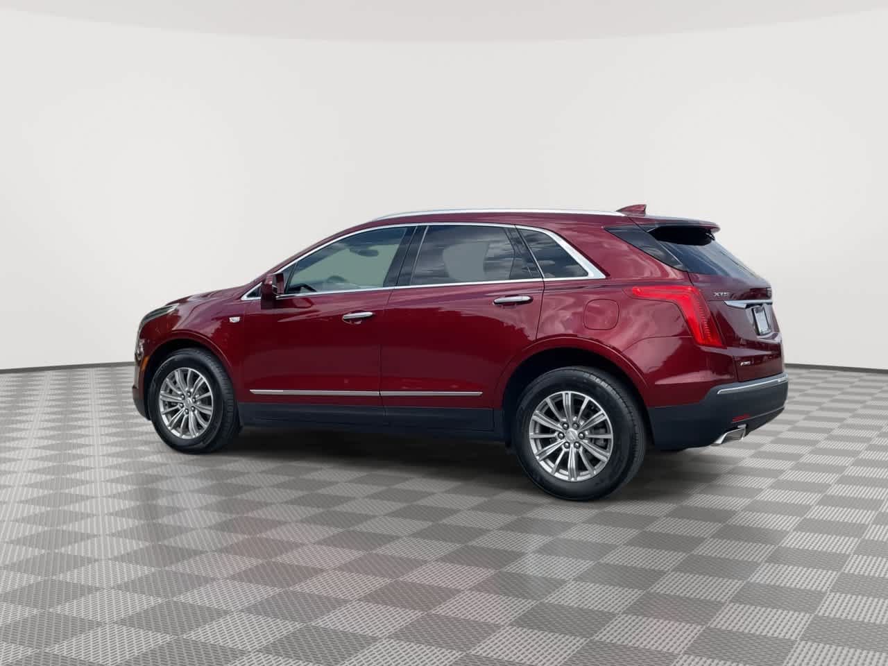 Used 2017 Cadillac XT5 Luxury w/ Driver Awareness Package AWD/4WD image 6