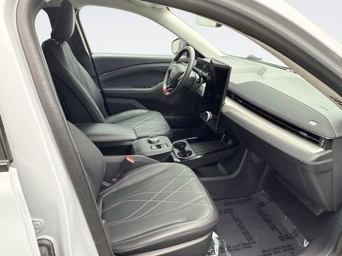Used 2022 Ford Mustang Mach-E Select image 17