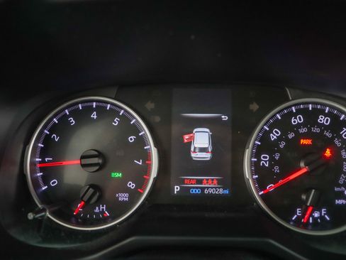 Used 2021 Toyota RAV4 XLE Premium image 15