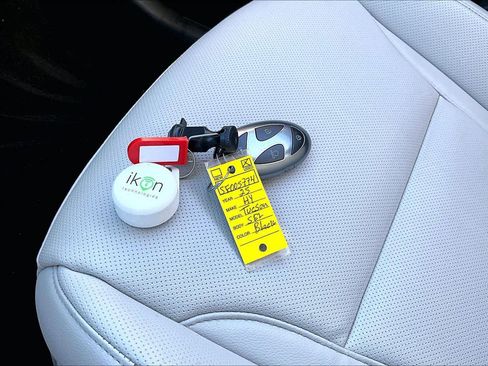 Certified 2025 Hyundai Tucson SEL image 12